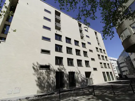 Büro- und Geschäftsgebäude, Straßenansicht